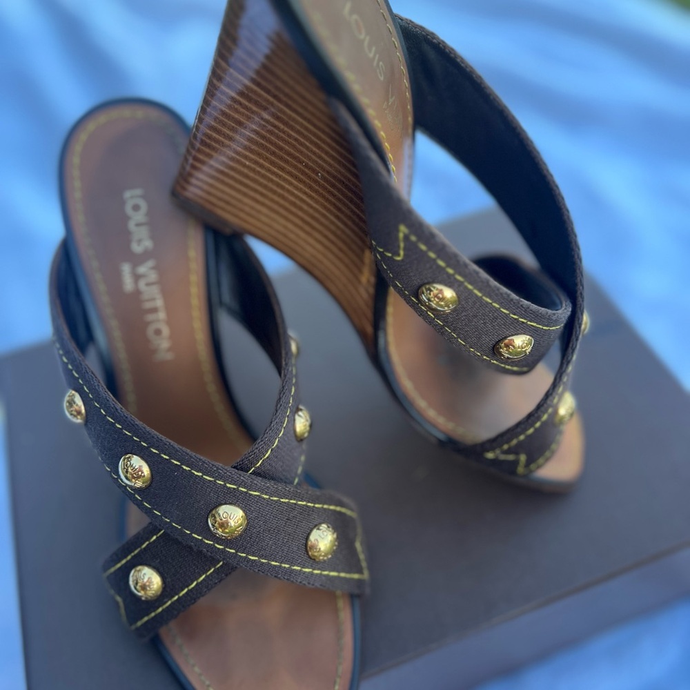 Louis Vuitton Black and Gold Heels with Elegant Design